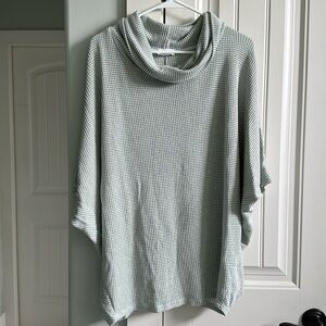 NWOT SEAFOAM GREEN EMMA AND OLIVIA LOS ANGELES SUMMER PONCHO POP-OVER